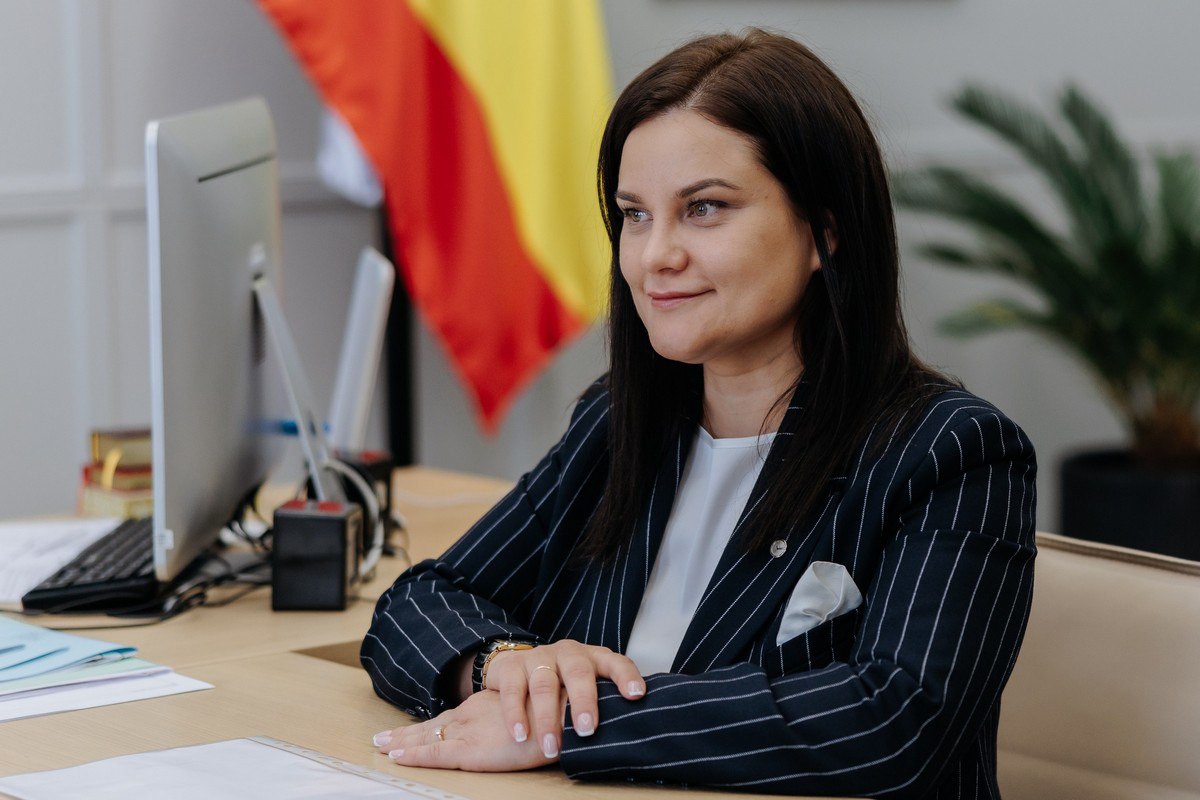 Управляющей Рязанским отделением Среднерусского банка Сбербанка назначили Ирину Амирову Ранее она занимала должность заместителя управляющего Мурманским отделением Губернатору Павлу Малкову её представил вице президент глава Среднерусского банка Сбербанка Евгений Титов