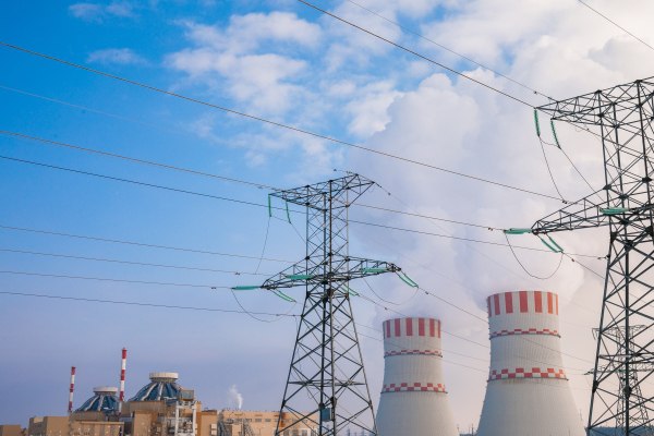 Энергоблок 7 Нововоронежской АЭС вышел на полную мощность www eprussia ru news base 2025 2332792 htm Энергоблок 7 Нововоронежской АЭС филиал АО Концерн Росэнергоатом вернулся к полноценной работе он вышел на 100 мощности после планово предупредительного ремонта ППР с элементами модернизации Накануне 2 октября энергоблок включили в сеть сообщила пресс служба станции новости энергетики Нововоронежская АЭС Росэнергоатом Росатом энергоблок ППР модернизация