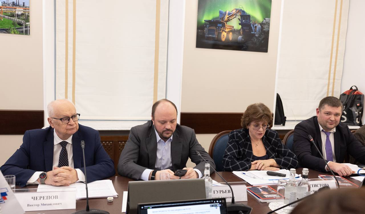 Итоговое заседание комитета РСПП по корпоративной социальной ответственности и устойчивому развитию Основными вопросами для обсуждения стал отчет председателя комитета об итогах деятельности Комитета в 2025 году а также представление результатов 12 го выпуска индексов РСПП в области устойчивого развития ESG индексов Ответственность и открытость и Вектор устойчивого развития В своем выступлении Елена Феоктистова отметила позитивные тенденции в развитии отчётности в области устойчивого развития что находит отражение и в группировке компаний и новых именах в числе лидеров Индексов Качество расчетов ESG индексов РСПП ежегодно подтверждается аудиторами в ходе проверки корректности оценки а также ее соответствия утвержденной методологии Виктор Черепов вице президент РСПП член Правления РСПП в заключительном слове к участникам заседания отметил важность работы Комитета его лидирующую роль в продвижении ответственной деловой практики и призвал компании к участию в Национальной Премии Лидеры ответственного бизнеса рассказал об условиях участия и обратил внимание на сроки подачи заявок РСПП Подписаться