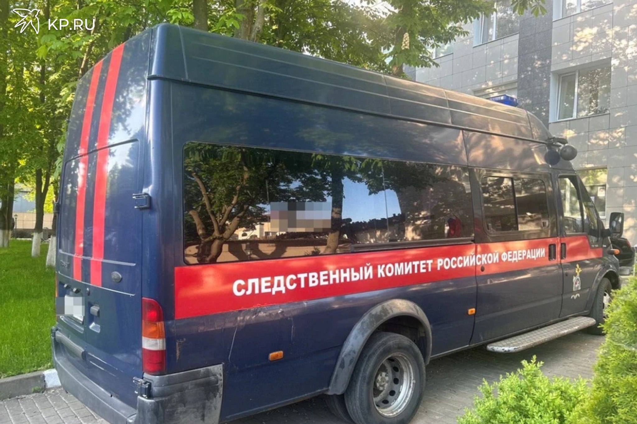 В Воронежской области врач попался на взятке в 40 тысяч рублей По данным следствия, в декабре 2024 года заведующий отделением одного из бюджетных учреждений здравоохранения Воронежской области получил взятку в почти 40 тысяч рублей от знакомой, возглавлявшей одну из фирм. Об этом сообщает пресс-служба регионального Следкома. За эту сумму он должен был поспособствовать заключению контракта между коммерческой структурой и медучреждением на закупку лекарственного препарата. На предварительном следствии мужчина признал свою вину. Утверждено обвинительное заключение, уголовное дело по ч.2 ст. 290 УК РФ направлено в суд. Тем временем, наложен арест на имущество обвиняемого на общую сумму свыше одного миллиона рублей.