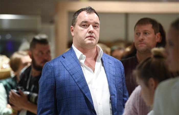Новым CEO "Делимобиля" стал Владимир Садовин Он ранее возглавлял сеть супермаркетов "Азбука вкуса", а также был управляющим директором "Перекрестка" входит в X5 Retail Group . С декабря 2023 года Садовин являлся независимым членом совета директоров ПАО "Каршеринг Руссия". Кроме того, основатель "Делимобиля" Винченцо Трани, вернувшийся на прошлой неделе в совет директоров ПАО "Каршеринг Руссия", избран председателем совета директоров компании. Елена Бехтина, возглавлявшая "Делимобиль" с октября 2020 года, стала председателем комитета по стратегии при совете директоров и "продолжит способствовать долгосрочному развитию "Делимобиля", а также международных каршеринговых проектов ключевого акционера компании". Фото: Нина Зотина/РИА Новости
