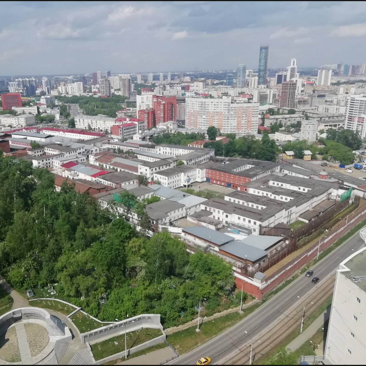 В Екатеринбурге скончался арестант из СИЗО 1 Мужчина обвинялся по статье за незаконное приобретение хранение перевозку изготовление наркотических средств психотропных веществ или их аналогов Он скончался в областной больнице В УФСИН отметили что смерть не носит криминального характера и связана с имевшимися у арестанта заболеваниями Новости Екб тут SvetEKB
