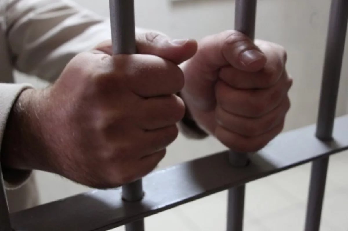 Суд Владивостока продлил до 17 сентября арест бывшему прокурору Приморья Валерию Василенко и экс-директору «Восточной верфи» Олегу Зубахину по делу о хищении акций завода       Как отмечает «АиФ-Приморье», слушания проходят при повышенном внимании общественности и СМИ       Следствие считает, что фигуранты организовали незаконный захват акций стратегического предприятия, что повлияло на смену собственника       #Владивосток #ВосточнаяВерфь #уголовноедело #новости #Приморье  Подробнее