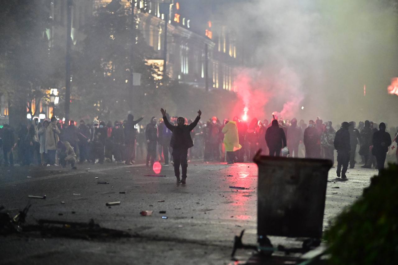 ‍ Один из оппозиционных лидеров Зураб Джапаридзе был задержан во время протестов в Тбилиси, сообщают грузинские телекомпании