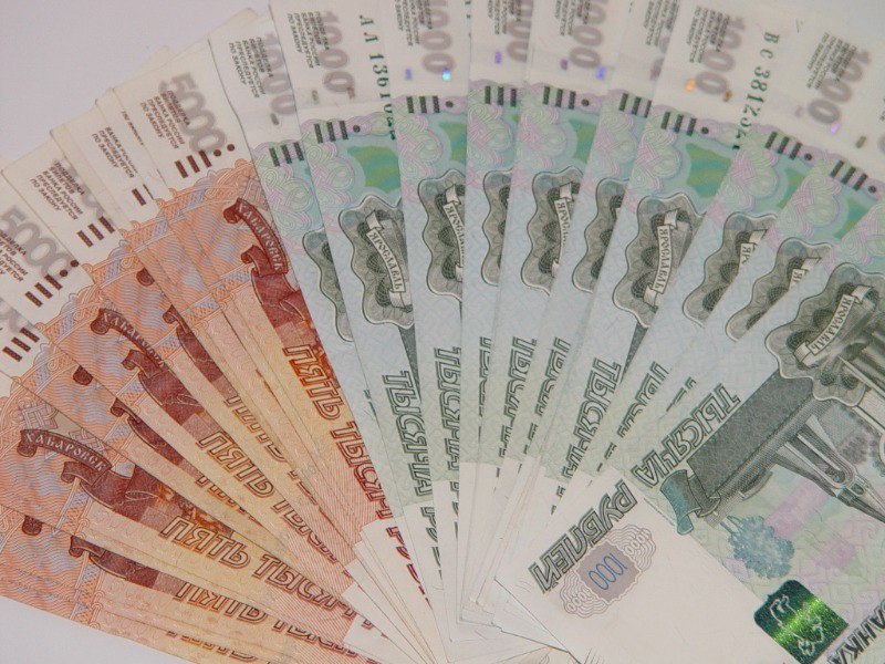 Материнский капитал в Астрахани теперь можно получить быстрее  СФР по Астраханской области сократил сроки рассмотрения заявлений о маткапитале до 5 рабочих дней.  При необходимости дополнительных запросов процедура может занять до 12 дней, перечисление средств также происходит за 5 рабочих дней.  Средства сертификата можно использовать на ипотеку, оплату детского сада и поддержку детей-инвалидов.  В 2025 году маткапитал составляет 690 266,95 рублей на первенца и 912 162,09 рубля на второго ребенка.  Доплата при рождении второго малыша — 221 895,14 рублей, сумма капитала ежегодно индексируется.  Дополнительную информацию можно получить по телефону 8 800 100 00 01  бесплатный звонок