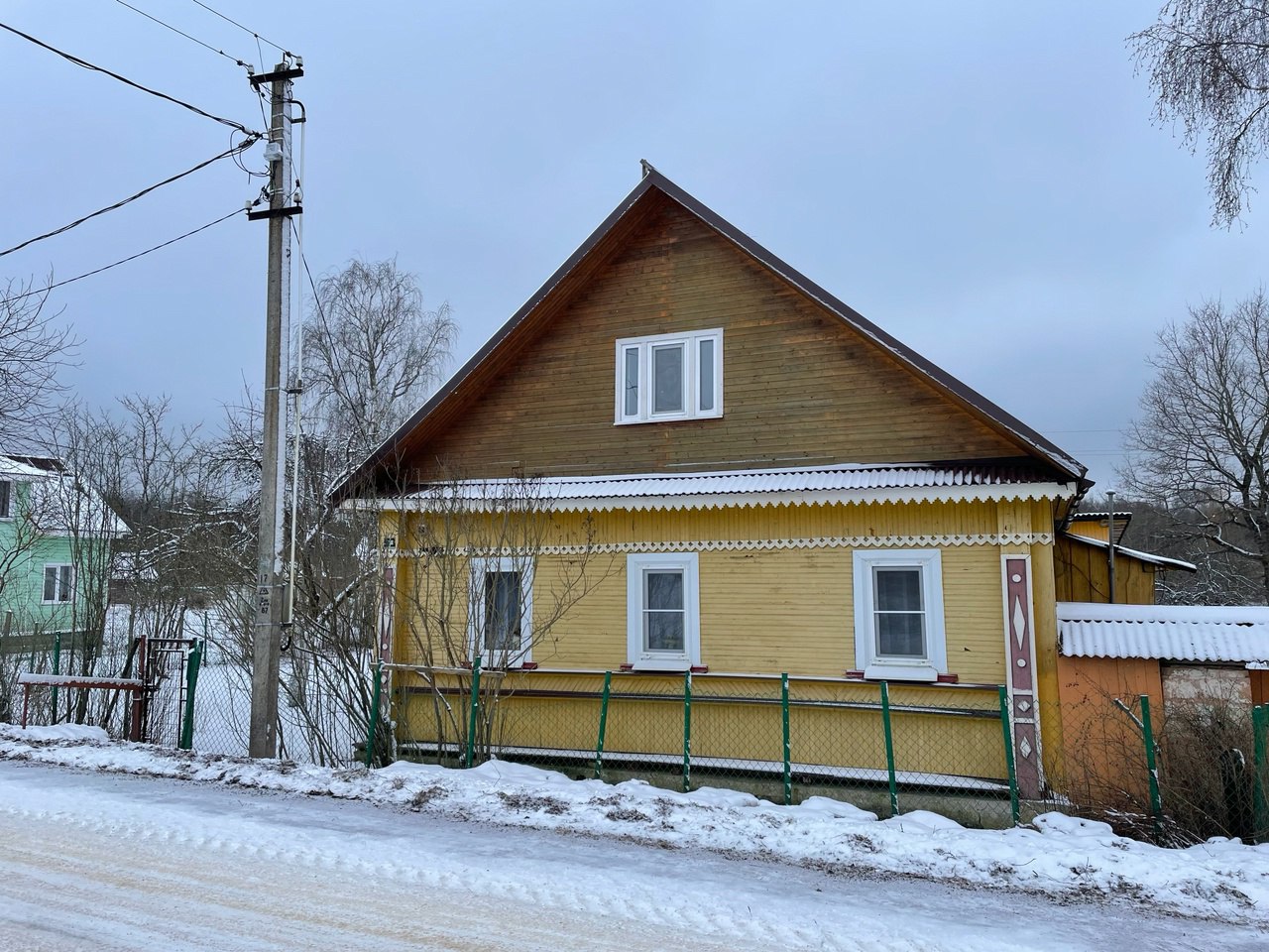 Семь километров газопроводов построено в деревнях Новоандреево и Шибинец Тихвинского района. По программе догазификации голубое топливо придёт в 150 домов, идёт прием заявок.  «Ленобласть работает над исполнением президентской программы догазификации круглый год: строятся межпоселковые и распределительные газопроводы, сети подводятся к участкам и домам жителей. Онлайн-заявки на газификацию дома можно подать круглосуточно. Также комитет по ТЭК работает над перечнем садоводств, где можно будет подключить газ по программе догазификации»,  — подчеркнул зампред правительства Ленобласти по транспорту и ТЭК Сергей Харлашкин.  Заявки на догазификацию можно подать в АО «Газпром газораспределение Ленинградская область». В регионе заключено более 44700 соответствующих договоров, газопроводы проложены до границ 37288 участков жителей, к природному газу подключено более 14330 частных домов. В 2024 году газифицированная территория расширилась: голубое топливо впервые пришло в 46 населенных пунктов Ленобласти.