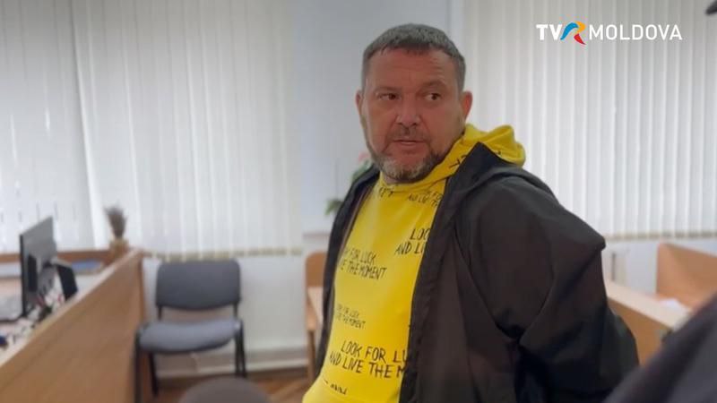 Журналист Габриэль Кэлин был доставлен сегодня 2 октября в суд Прокуроры требуют его заключения под стражу  Он фигурирует в деле об отмывании денег конвертации криптовалют и незаконном финансировании политической деятельности P S Проще говоря Пас продолжает зачистку оппозиции TVR Moldova