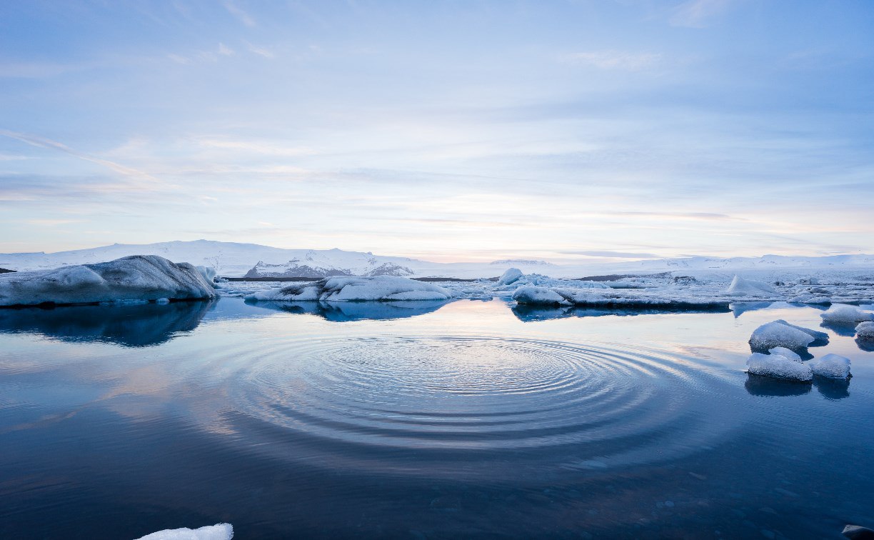 Дрейфующий лёд подошёл к юго восточному побережью Сахалина В Сахгидромете сообщили о появлении дрейфующего льда у юго восточного побережья острова Однако выходить на него нельзя это крайне опасно для жизни По данным специалистов регионального гидрометцентра припай на участке ещё не сформировался и в настоящее время отсутствует Прислать новость Подписывайся на нас MAX Telegram WhatsApp ВК