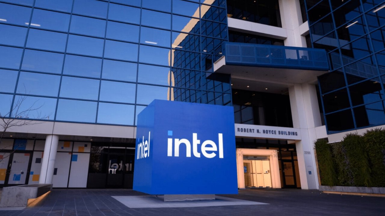 Дональд Трамп заявил что Intel согласилась передать 10 акций правительству США На фоне этого акции компании начали расти до 25 долларов за штуку на что обратили внимание коллеги с vc ru dtf ru life 3982283
