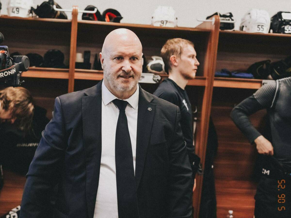 Бенуа Гру покидает челябинский Трактор Канадский тренер Бенуа Гру покидает челябинский Трактор Об этом со ссылкой на свои источники сообщает телеграм канал Хоккейные сливки Источник утверждает что канадский специалист уже уведомил об этом руководство Трактора Основной причиной называются семейные обстоятельства Также утверждается что Бенуа Гру пытаются уговорить остаться в Челябинске но он категорически отказывается Читать полностью