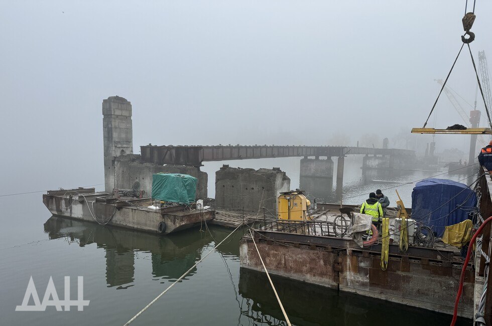 Пушилин рассказал о планах по ремонту 13 путепроводов и 11 мостов в 2026 году Среди объектов есть и те к ремонту которых приступили в прошлом году Это мост через Кальмиус в Донецке и путепровод через ж д пути по ул Ленина в Енакиево Общая протяженность сооружений которые намерены капитально отремонтировать более 600 погонных метров Читать полностью  Подпишись на нас в MAX