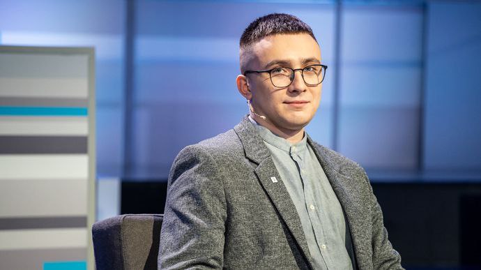 Волонтер Стерненко заявил о нападении и ранении. «На меня совершено нападение. Ранен. Все ок, угрозы жизни нет», - написал он без подробностей. Он заявил, что нападала женщина, её уже задержала СБУ. НАШИ РЕСУРСЫ: Telegram Tik-tok YouTube RUTUBE
