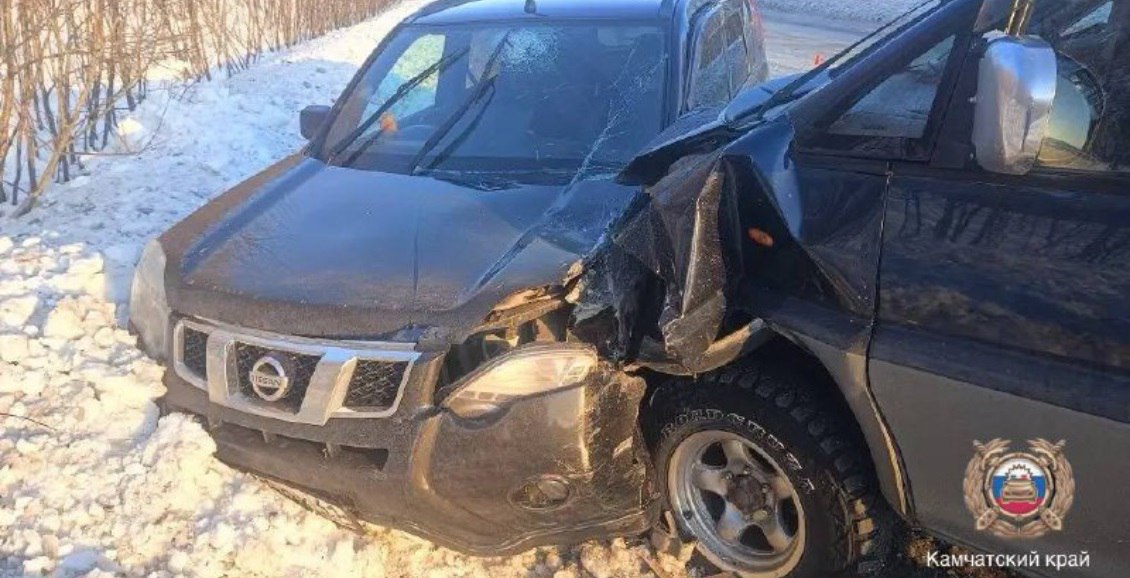 В столице Камчатки микроавтобус выскользнул на встречку пострадала женщина В Петропавловске Камчатском микроавтобус занесло на скользкой дороге и он выехал на встречную полосу В аварии пострадала водитель автомобиля на пути которой внезапно оказалась Делика Нажмите для подробностей   kam24 ru news main 20251212 123632 html utm source telegram utm medium messenger