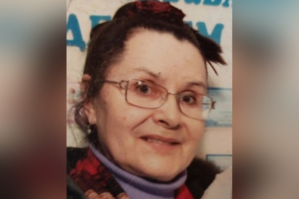 Пропала пенсионерка В Лихославльском округе пропала Елена Зайцева, которая 2 мая ушла из дома в деревне Лисицино и не вернулась. Женщина нуждается в медпомощи. Приметы: рост 170 см, телосложения среднего, волосы черные с сединой, глаза карие, носит очки в железной оправе. Была одета: бежевый меховой жилет, серый кардиган, темные с рисунком бриджи, зеленые калоши. Всех, кто обладает информацией о местонахождении пропавшей, просят сообщить об этом по телефонам: 8-910-646-34-34 или 112. Пилот Подписаться #поиск_пропавших