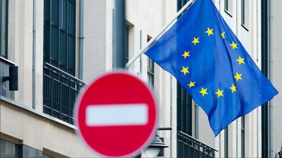 DW В ЕС вступили в силу ограничения для российских дипломатов С сегодняшнего дня в рамках 19 го пакета санкций дип корпус РФ будет ограничен в передвижении по Шенгенской зоне Теперь наши дипломаты и члены их семей обязаны уведомлять не позднее чем за 24 часа о намерении поездки или транзита через Евросоюз Все это делается потому что свободное передвижение российских дипломатов по территории Шенгенской зоны позволяло им участвовать в тайной деятельности шпионаже и распространение дезинформации об агрессивной войне России против Украины с целью искажения общественного мнения Подпишись RogandarNEWs мы в MAX