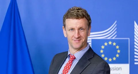 Еврокомиссия направила Украине заключительный в 2025 году транш в размере 2 3 млрд Эта финансовая помощь позволит поддержать функционирование украинского государства сообщил представитель ЕК Олоф Гилл По его словам в течение 2025 года ЕК осуществила шесть перечислений из Фонда поддержки Украины на 26 8 млрд Главное здесь Подписывайтесь