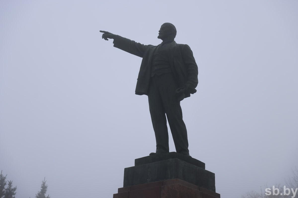 Выставки концерты форумы мероприятия ко Дню Октябрьской революции пройдут во всех районах Брестчины Во всех районах Брестской области на текущей неделе состоятся мероприятия посвященные Дню Октябрьской революции сообщили СБ Беларусь сегодня в Брестском облисполкоме 5 ноября на площадке СЭЗ Брест в Брестском районе состоится открытие корпуса по производству экструдированного алюминиевого профиля ООО Арлайт ПРО В Барановичах запланировано открытие детской игровой площадки в жилой застройке Также в этом райцентре устанавливается и будет открыт новый арт объект символ Брестской области зубр В Барановичском районе состоится спортивно массовое мероприятие по биатлону на лыжероллерах Стрелковый спринт 7 ноября в Бресте пройдут торжественный митинг и возложение цветов к памятнику В И Ленину 1регион Больше новостей с pervyiregion