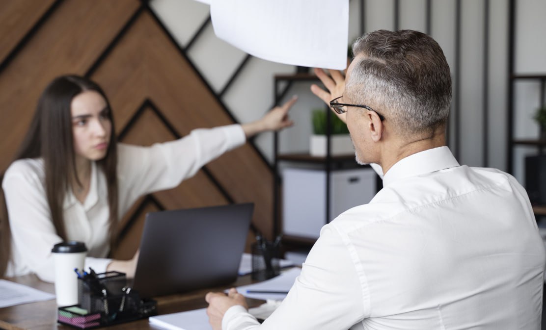 Практически каждый третий россиянин сталкивается на работе с конфликтами из за графика отпусков порой разрешить их удается только с помощью сотрудников кадровой службы выяснили в SuperJob для РИА Новости И все таки большинству удается договориться об очередности ухода в отпуск без споров с коллегами так ответили 66 респондентов При этом женщины несколько чаще мужчин сообщают о возникающих спорах 34 против 27 соответственно Подписаться на РИА Новости экономика Все наши каналы