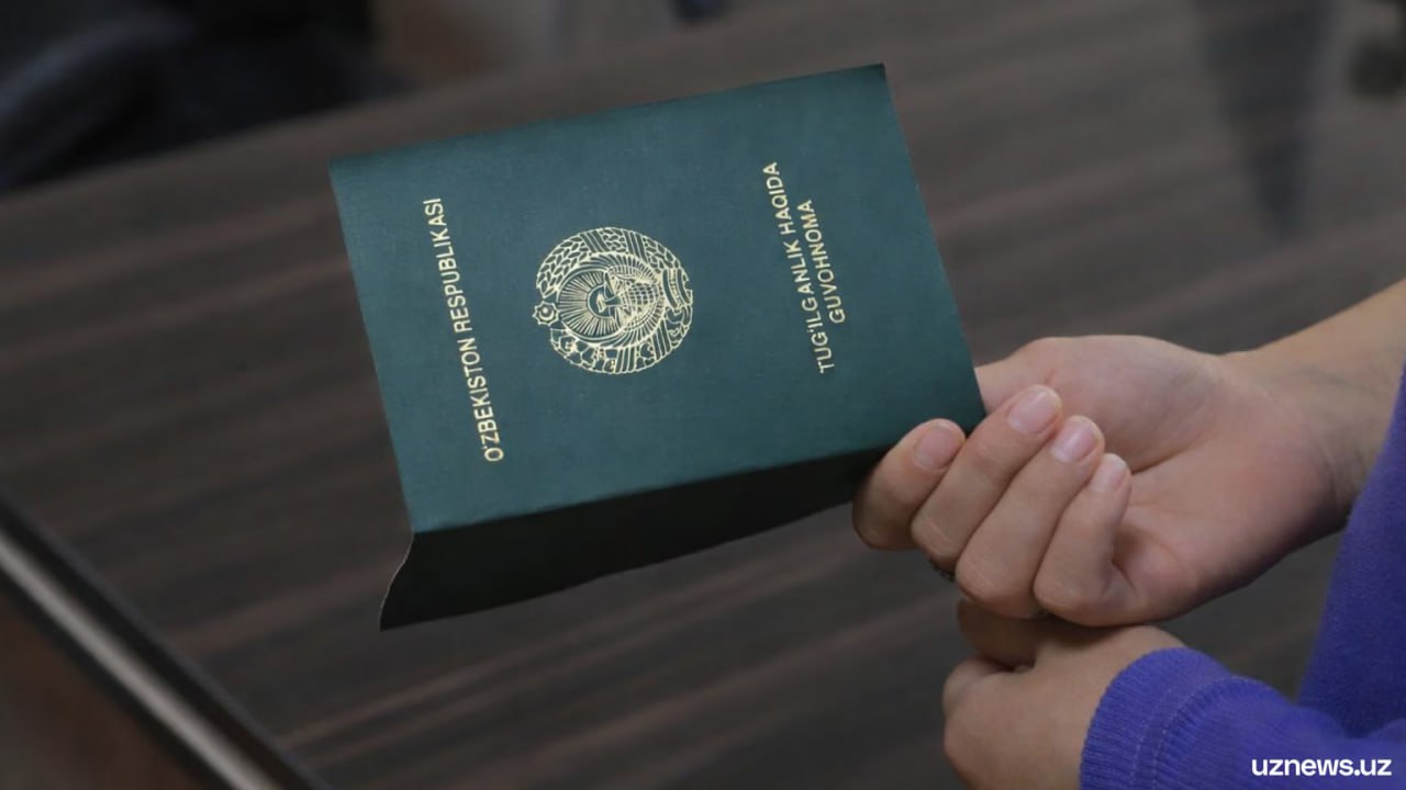 В Узбекистане хотят разрешить использовать имя отца в качестве фамилии ребёнка Депутаты в первом чтении приняли законопроект предусматривающий возможность присвоения ребёнку фамилии по имени отца В настоящее время фамилия ребёнка определяется по фамилии родителей либо по имени дедушки   uznews uz ru news 106441 uznews