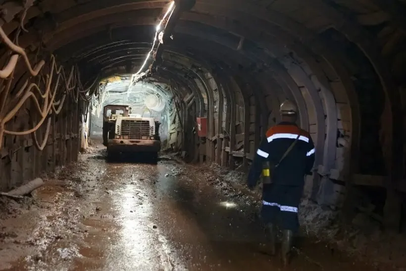В Кемеровской области 33 угольных предприятия сейчас находятся в красной зоне 17 остановили работу восемь из них добычу угля уже не возобновят губернатор Илья Середюк MTLR jkinvest news jkinvest