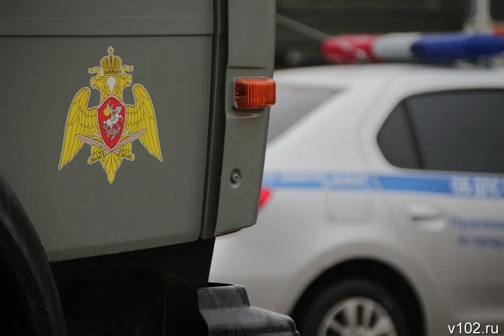 В Волгоградской области сегодня 21 августа проходят плановые тактико специальные учения Целью проводимых мероприятий является практическая отработка действий сотрудников правоохранительных органов при различных ситуациях Просьба к гражданам с пониманием отнестись к возможным временным ограничениям передвижения связанным с отработкой задач учения и не поддаваться ложным слухам домыслам говорится в официальном сообщении ГУ МВД России по Волгоградской области По данным ИА Высота 102 мероприятия проводятся в Волгограде и Волжском а также в Камышинском Калачевском и Михайловском районах Волгоградской области