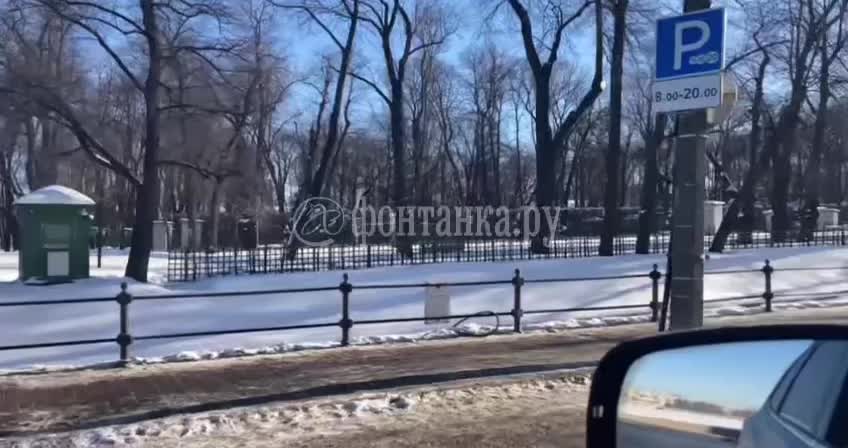 Водитель Porsche, отмечая день рождения, попал в ДТП у Летнего сада