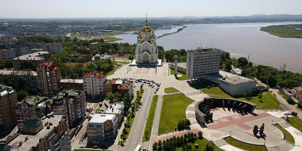 Авиакомпания «Аврора» открыла продажу по ряду направлений из Владивостока и Хабаровска до конца 2025 года  Авиакомпания «Аврора» продолжает выполнять регулярные социально значимые рейсы из Владивостока в Читу и из Хабаровска в Нерюнгри, Анадырь, Якутск, Улан-Удэ, Читу. Продажа авиабилетов на данные направления открыта на период с 27 октября по 31 декабря 2025 года.   Владивосток – Чита, рейс выполняется по понедельникам; Хабаровск – Нерюнгри, рейс выполняется по вторникам и пятницам; Хабаровск – Анадырь, рейс выполняется по средам; Хабаровск – Якутск, рейс выполняется по четвергам; Хабаровск – Улан-Удэ, рейс выполняется по четвергам и субботам; Хабаровск – Чита, рейс выполняется по пятницам.  Авиакомпания «Аврора» будет выполнять рейсы по данным маршрутам совместно с партнером-оператором авиакомпанией «Якутия» на воздушном судне SSJ.  [#alias Борисфен.рф Борисфен.рф]  [#alias Travel92.ru Travel92.ru]