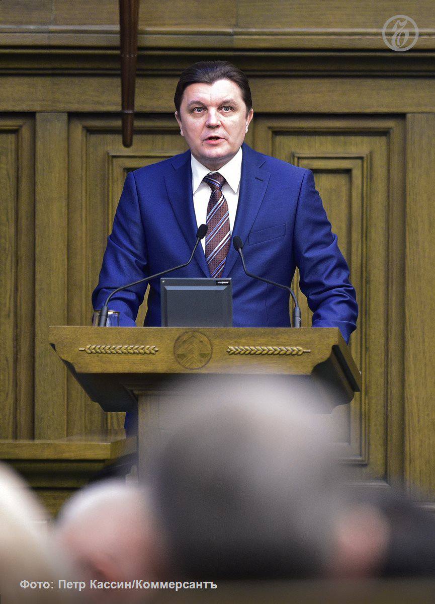 Новым секретарем пленума Верховного суда РФ избран судья Олег Зателепин Постановление принял пленум под председательством главы суда Игоря Краснова Олег Зателепин имеет высший квалификационный класс судьи доктор юридических наук профессор Судья ВС с 2014 года работает в коллегии по уголовным делам В конце 2022 года был избран в состав Высшей экзаменационной комиссии которая принимает экзамен кандидатов на должность судей Пост секретаря пленума ВС стала вакантной после ухода в отставку в прошлом месяце Виктора Момотова занимавшего пост с 2013 года В отношении господина Момотова Генпрокуратура подала иск об изъятии активов в том числе у аффилированных с лиц Подписывайтесь на Ъ Оставляйте бусты