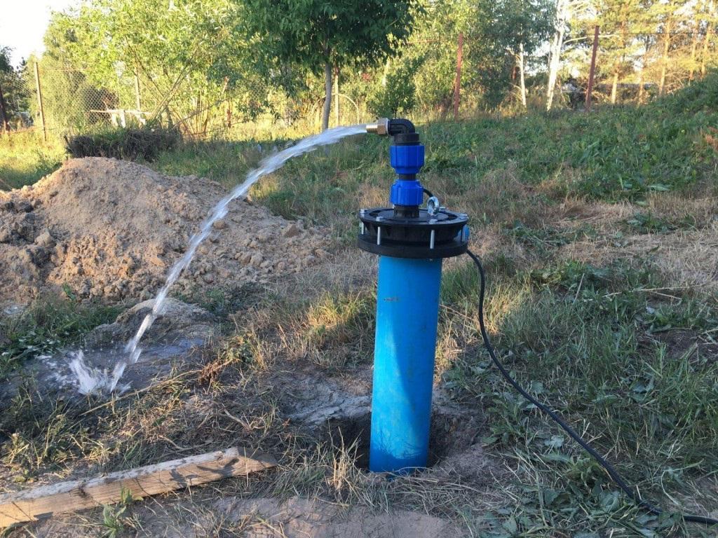 Использование скважин без счетчиков воды запретили в Узбекистане Кабмин Узбекистана утвердил новые правила для скважин и источников где берут подземные воды сообщил Минюст Теперь все такие объекты должны быть оснащены водоизмерительными приборами Их регистрация и пломбировка будет проводиться через центры государственных услуг или портал my gov uz Использовать скважины без счетчиков строго запрещено Устанавливать можно только приборы внесенные в госреестр Узбекистана Telegram Facebook Instagram LinkedIn Сайт
