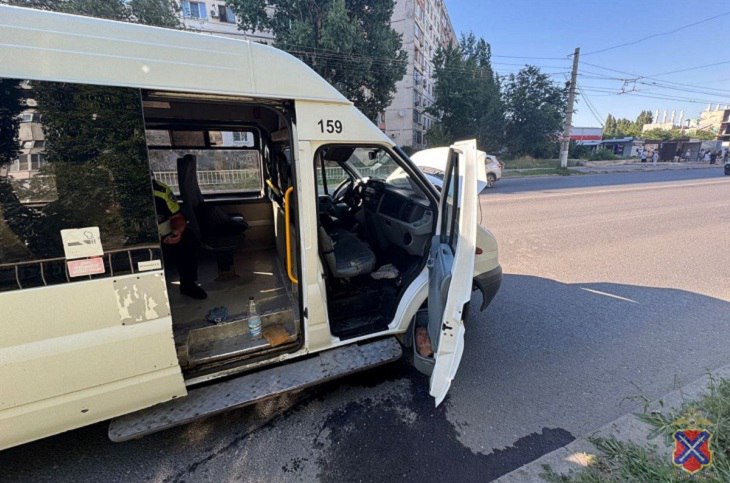 Пассажирку ошпарило в салоне маршрутки №159 «Волжский-Волгоград» 45-летняя пассажирка пострадала во время поездки в маршрутке №159 «Волжский-Волгоград». В салоне маршрутки произошел разрыв патрубка, в результате чего охлаждающей жидкостью была травмирована впереди сидящая женщина.