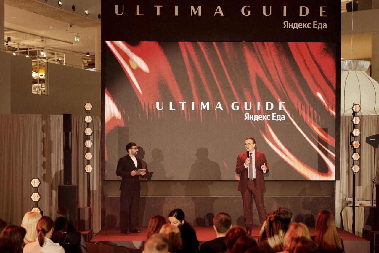 Искуственный интеллект составил рейтинг ресторанов и занёс его в Яндекс Еду Звучит оригинально особенно если добавить что это должно нам помочь в улучшении качества работы с туристами Ultima Guide Яндекс первый ресторанный гид который создаётся ИИ Он проанализировал почти 3 тыс заведений в Екатеринбурге Перми и Челябинске Найти все вошедшие в гид рестораны можно в разделе Куда сходить Яндекс Еды сайте проекта и Яндекс Картах Впервые такой опыт был применен в Москве затем в Санкт Петербурге Узбекистане и Казахстане Практика показала что инструмент очень востребован для туристов которым важна гастрономическая составляющая ИИ на службе туризма Вчера присутствовал на презентации и церемонии награждения победителей голосования ИИ знает толк в гастрономии Среди призёров все вполне достойные Паштет Троекуровъ Шави Ломи Asado Self Edge и многие другие