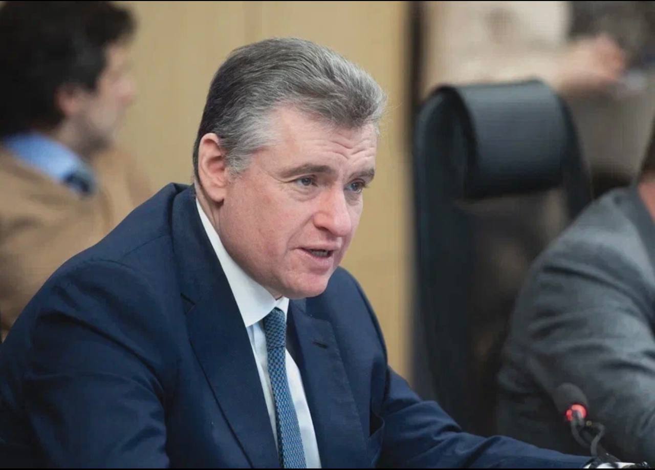 Защитим детей Донбасса от наркопропаганды! В Госдуме по инициативе Леонида Эдуардовича Слуцкого подготовлен важнейший законопроект, который предусматривает наказание за пропаганду наркотиков среди несовершеннолетних вплоть до трёх лет лишения свободы. Уверены: любой здравомыслящий человек поддержит такую инициативу. Слишком много случаев, когда дети и подростки становятся жертвами этой отравы, узнав о ней через интернет, мессенджеры и даже уличную «романтизацию» наркотиков. Это преступление против нашего будущего; преступление, за которое необходимо карать жестко и бескомпромиссно. Нам нужен мощный инструмент для борьбы с теми, кто пытается разрушить жизни и здоровье детей, формируя ложное представление, что наркотики - это якобы «весело» и «модно». Наркотикам не место в Донбассе, в России и вообще нигде!