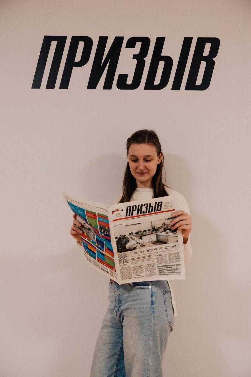 Читайте в свежем выпуске Призыва  Проект бюджета принят Состоялось очередное заседание Совета депутатов городского округа  Новые профессиональные возможности Ассоциация ветеранов СВО Московской области подписала соглашение о сотрудничестве с Военно инженерной академией имени Д М Карбышева  Знать историю малой Родины Состоялась презентация пособия рассказывающего об истории нашего городского округа  О важных изменениях в Налоговом кодексе Призыв побеседовал с начальником инспекции ФНС по городскому округу  Счастлива что стала педиатром Участковый педиатр поликлиники 2 рассказала как находит подход к каждому маленькому пациенту  Как закрыть гештальт Психолог педагог разъяснила значение этого понятия Читать газету Новости Домодедова Подписаться в MAX