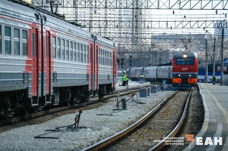 Свердловские дети получили отравление на пути в Анапу Как сообщили в региональном департаменте информролитики региона, ЧП произошло в поезде. «Восемь ребят были сняты с поезда и по эпидемиологическим показаниям госпитализированы в стационар на территории Воронежской области. Всем детям оказана необходимая медицинская помощь. На данный момент у ребят признаки заболевания отсутствуют», — говорится в сообщении. Ребята могли отравиться домашней едой.