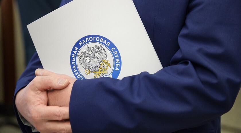 Бюджеты исторических регионов за год собрали несколько сотен млрд рублей налогов Хуснуллин Вице премьер РФ Марат Хуснуллин отметил серьезный рост поступления налогов в бюджеты воссоединенных регионов было собрано несколько сотен миллиардов рублей налогов Активно занимаемся развитием промышленности экономики Рост налогов в этом году достаточно серьезный несколько сотен миллиардов собранных налогов Это тоже идет на восстановление регионов Большое количество участников свободной экономической зоны сказал он журналистам отвечая на вопрос ЛИЦ Хуснуллин рассказал о прошедшем вчера заседании рабочей группы на котором были подробно рассмотрены наиболее приоритетные задачи по восстановлению освобождаемых территорий Работа идет планово у нас есть программа социально экономического развития Пока все намеченные показатели в этой программе мы выполняем заключил он