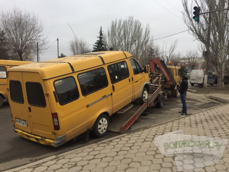 Может лишиться свободы и машины: волжанин оформил соцвыплату по фиктивным документам  Прокуратура города Волжского направила в суд уголовное дело о мошенничестве при получении выплат  ч.3 ст.159.2 УК РФ  в отношении 52-летнего волжанина.  Как сообщили Волжский.ру в пресс-службе облпрокуратуры, в июле 2022 года волжанин оформил социальную помощь малоимущим гражданам в целях стимулирования их активных действий по преодолению трудной жизненной ситуации и оплате указанных в бизнес-планах затрат, предусмотренную приказом комитета соцзащиты. При подаче заявления в центр соцзащиты мужчина внес в анкету заведомо ложные сведения о своем материальном положении.   Подробнее на Волжский.ру: