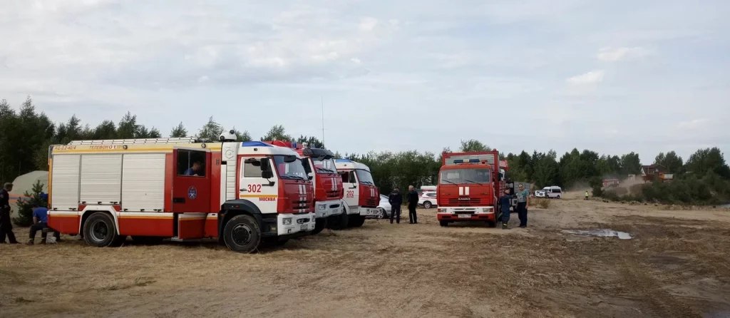 В этом году в Рязанской области количество ландшафтных пожаров снизилось на 24%  Первый заместитель председателя правительства региона Анна Рослякова провела заключительное в этом году заседание комиссии по предупреждению и ликвидации чрезвычайных ситуаций и обеспечению пожарной безопасности Рязанской области. На заседании подведены итоги прохождения пожароопасного сезона в регионе и обозначены задачи на перспективу, сообщается на сайте правительства области  «Вопрос постоянно находится на контроле губернатора Рязанской области П.В. Малкова. В этом году ситуация была непростая, свои коррективы внесли погодные условия. Тем не менее, все профильные службы справились с поставленными задачами. На предстоящий период дополнительные меры для дальнейшего повышения эффективности работы уже выработаны», – сказала Анна Рослякова.  На заседании отмечено, что в этом году в регионе произошло снижение количества ландшафтных пожаров на 24%, площадь пожаров сократилась на 30%. Основной причиной возгораний был человечес...