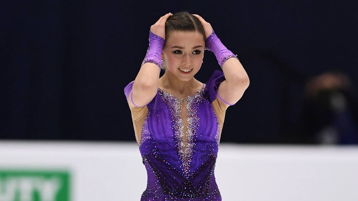 Камилу Валиеву официально лишили золота чемпионата Европы 2022 Золото теперь у Анны Щербаковой серебро у Александры Трусовой Результаты Валиевой аннулировали из за нарушения антидопинговых правил с декабря 2021 года Валиева на четыре года дисквалифицирована за употребление запрещенного триметазидина Сама спортсменка утверждала что вещество попало в организм случайно из за лекарств ее дедушки который принимал триметазидин для лечения сердца В октябре Федеральный суд швейцарии отклонил ходатайство Валиевой о пересмотре решения Спортивного арбитражного суда