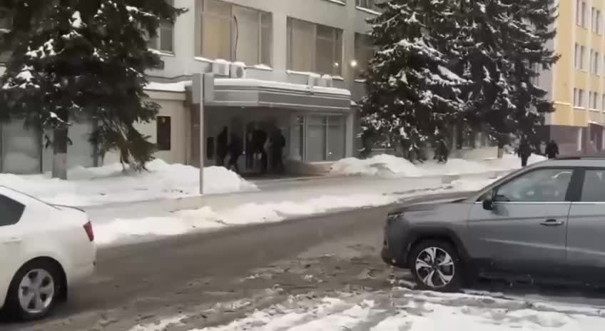 Активисты заблокировали офис РКН в Москве в знак протеста против Telegram