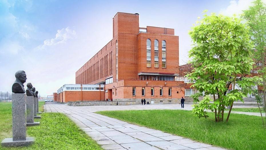 Генпрокуратура намерена вернуть государству имущество Университета профсоюзов заявление подано в Арбитражный суд Петербурга и Ленобласти В ведомстве считают что вуз был незаконно оформлен Федерацией независимых профсоюзов России в собственность а руководитель образовательного учреждения Александр Запесоцкий пользуется им в целях личного обогащения Ежегодная выручка вуза отмечает надзор составляет от 500 млн до 1 млрд рублей При этом Запесоцкий декларирует убытки перед ФНС России и Минтруда для получения госфинансирования В Генпрокуратуре также обвинили ректора в искусственном завышении непрофильных расходов СПбГУП на рекламу закупку инвентаря аренду помещений и оплату ЖКУ Подробнее читайте в новом материале ДП по ссылке Соцсети СПбГУП Подписаться на DP RU