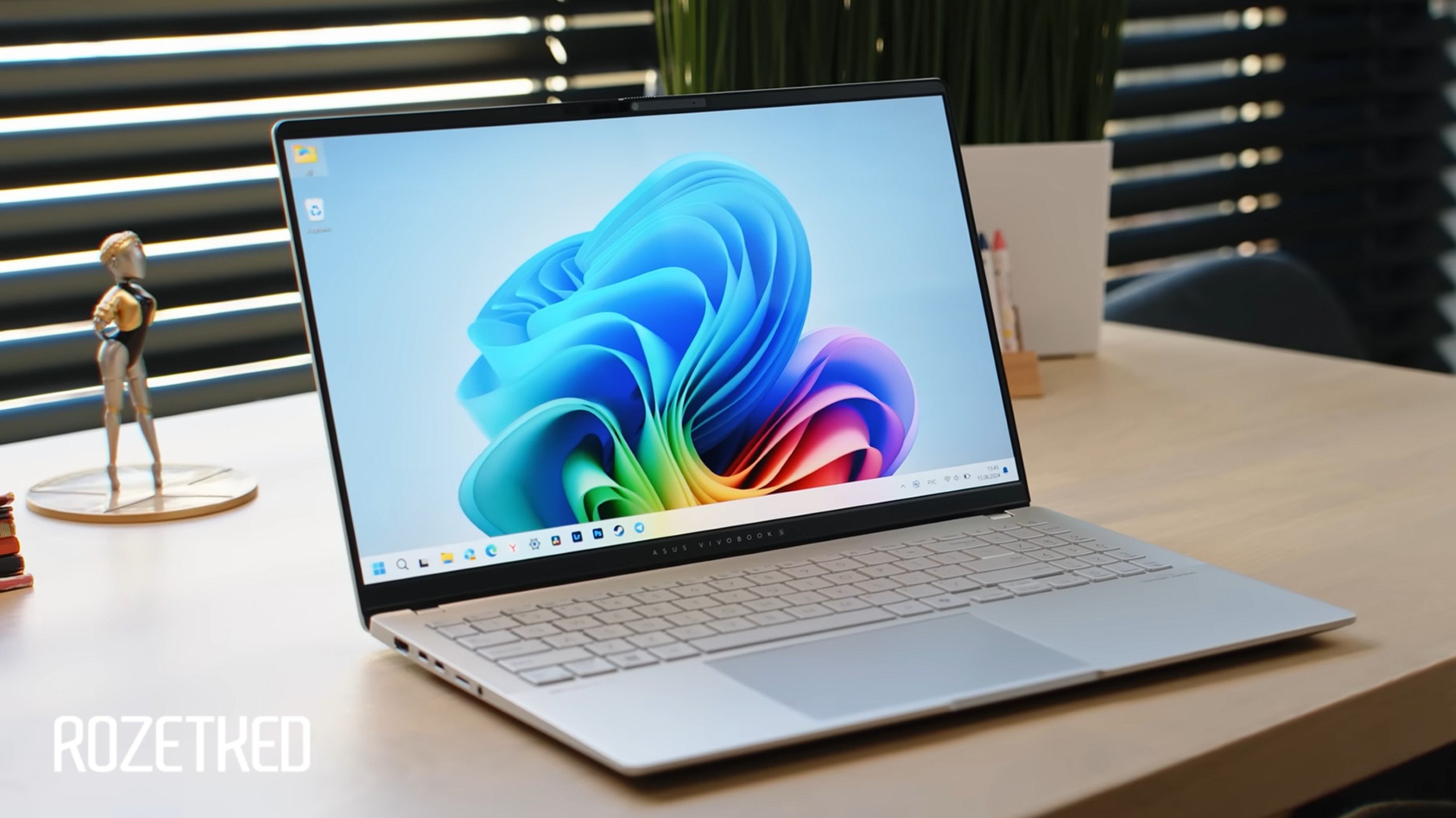 Очередная сборка Windows 11 удалила кнопку ввода пароля Правда на функциональность или безопасность баг никак не влияет исчезла кнопка но не возможность вводить пароль и входить в ОС Баг проявляется только в предварительных инсайдерских сборках и обычных пользователей не затрагивает Microsoft уже в курсе проблемы и работает над решением rozetked me news 43027