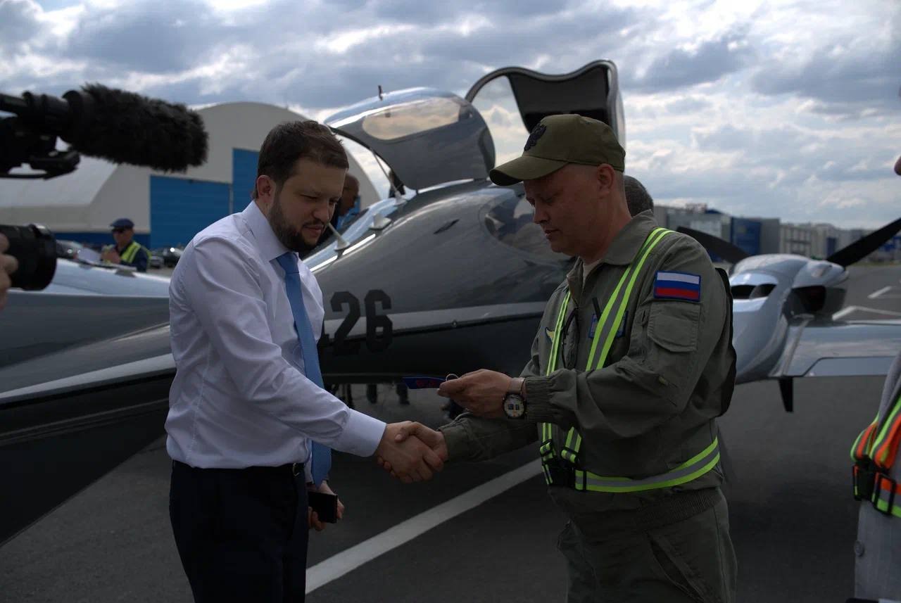УЗГА презентовал главе Росавиации летные образцы «Байкала» и УТС-800. Ядров подчеркнул важность вывода уральских моделей на рынок. Подробнее на «Правде УрФО»