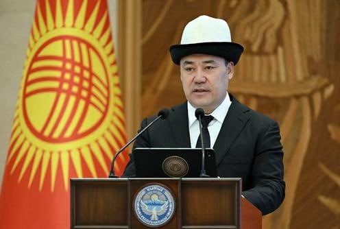 Жапаров обозначил основные направления развития Кыргызстана на ближайшие пять лет. В Национальной программе четыре основных вектора развития страны: «Индустриализация», «Региональный хаб», «Сельское хозяйство и туризм», «Зеленая энергетика». Кроме того, в рамках Программы установлены некоторые целевые ориентиры на 2030 год: увеличение валового внутреннего продукта минимум до $30 млрд; повышение ВВП на душу населения до $4500; обеспечение среднегодового темпа реального роста экономики на уровне не менее 8%; вхождение Кыргызстана в топ-30 стран по достижению Целей устойчивого развития; улучшение позиции страны в рейтинге по индексу человеческого развития как минимум на 10 позиций. Подробнее на нашем сайте