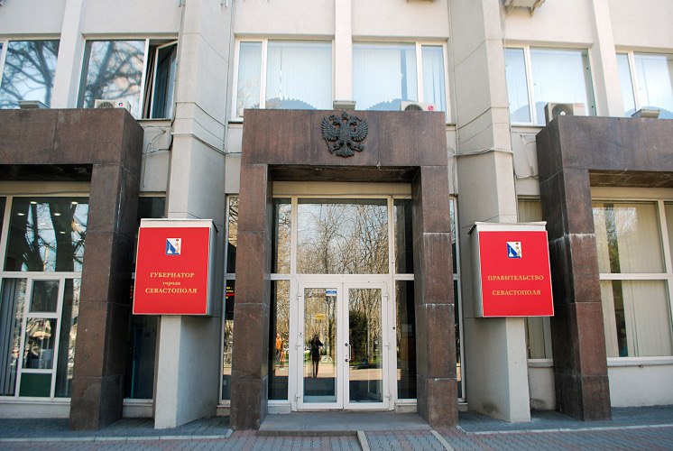 Талантливые школьники студенты и молодые ученые Севастополя получат стипендии Конкурсная комиссия отобрала для назначения стипендий 60 талантливых школьников студентов и ребят обучающимся в системе дополнительного образования Впервые учреждены стипендии города Севастополя для молодых ученых и аспирантов Их 30 человек В целях поддержки молодых ученых был организован конкурс по итогам которого утвержден перечень из 30 получателей Стипендия назначается на один календарный год в размере 50 тысяч рублей заявил директор департамента образования и науки Максим Кривонос В отборе участвовали представители всех научных организаций Севастополя Основными критериями стали прикладная ценность исследований и подтвержденные научные результаты Севкор теперь в MAX Читайте Севкор