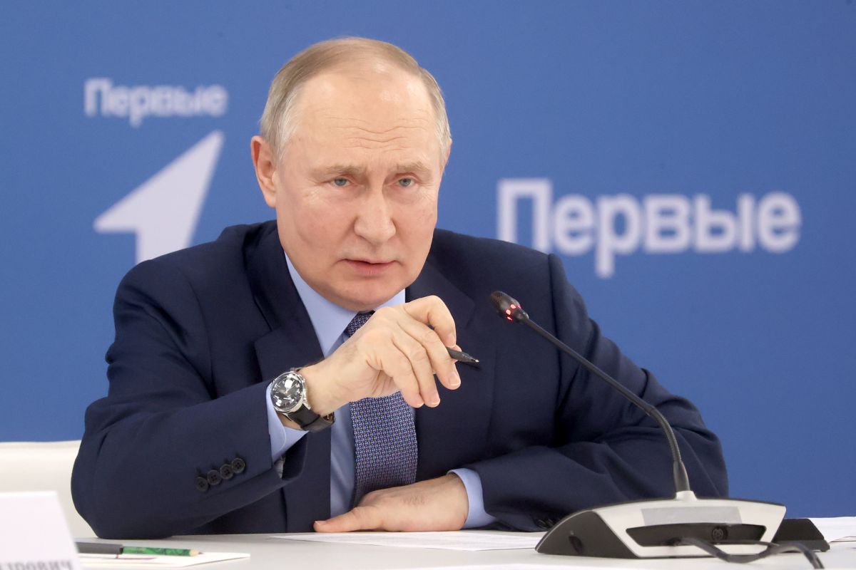 Путин заявил, что РФ продолжит настраивать систему поддержки автопрома в пользу российских концернов — Интерфакс  «Конечно, будем настраивать систему таким образом, чтобы помочь людям в приобретении и производителям в увеличении выпуска машин, прежде всего отечественных», — резюмировал глава государства  Читать далее      #SVAV #AVAZ