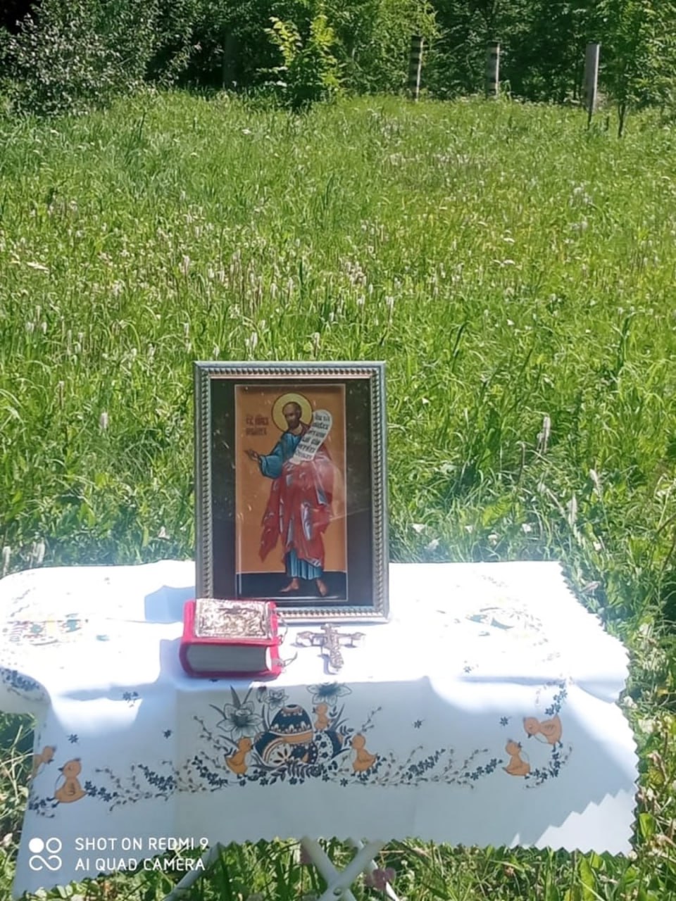 В Тракторозаводском районе Челябинске строится новый храм Клирик челябинского храма святителя Василия Великого протоиерей Игорь Бобырев совершил молебен на месте возведения нового храма. Церковь будет носить имя пророка Божия Наума. Рядом расположен лицей №120, а пророку Науму молятся об успехах в учебе, просят помощи в освоении знаний, о способности к обучению и пониманию. Община сформировалась из ближайших домов улицы Бажова. Молебен пророку Божию Науму ознаменовал начало строительства храма, настоятелем которого назначен отец Игорь. Планируется еженедельно по субботам совершать молебны о благословении на предстоящие работы, о здравии всех, кто будет трудиться над возведением церкви.