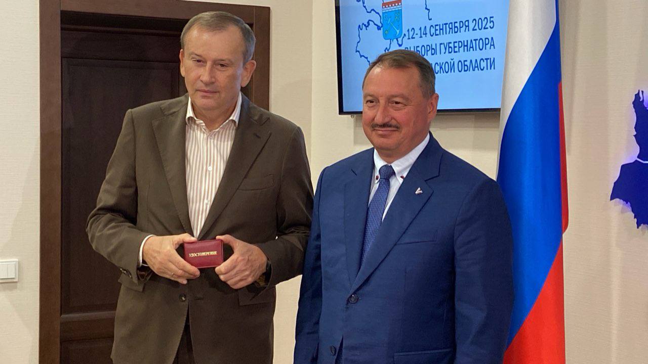Александр Дрозденко сегодня, 5 августа, получил удостоверение кандидата на пост губернатора Ленинградской области. Все необходимые юридические процедуры глава региона успешно прошёл . Собственно, в этом не было сомнений.   Церемония вручения документа состоялась в областной избирательной комиссии.  P. S. Напомним, что ранее зарегистрированными  кандидатами на выборы губернатора стали Игорь Новиков  «Справедливая Россия – Патриоты – За правду» , Андрей Лебедев  ЛДПР , Сергей Малинкович   «Коммунистической партии Коммунисты России»  и Сергей Лисовский   «Российская экологическая партия «Зелёные» .