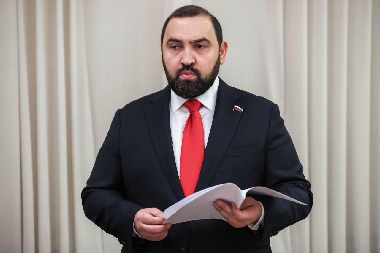 Депутат Хамзаев проведет прием граждан в Махачкале Завтра 23 августа в 13 00 депутат Госдумы Султан Хамзаев проведет прием граждан в своей приемной в Махачкале Место проведения г Махачкала ул Танкаева д 63 Записаться на прием можно по телефону 8 961 277 05 05 При себе нужно иметь документ удостоверяющий личность Еще с момента выборов в депутаты Султан Султанович запустил горячую линию для обращений граждан которая действует на протяжении последних 5 лет Всегда ждём конкретные вопросы и предложения от людей которым небезразлична судьба своего города района Республики и Страны в целом отметили в пресс службе депутата В этом году депутат Султан Хамзаев провел самый массовый прием граждан в приемной Единой России в Махачкале который продлился более 8 часов Парламентарий беспрерывно принял всех пришедших к нему граждан Позже прием граждан состоялся в центральной приемной Председателя партии Дмитрия Медведева в Москве