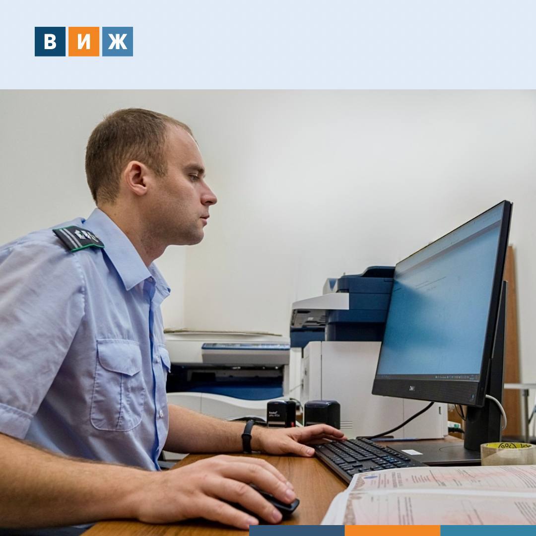 Продажу почти 12 тонн санкционного сыра в Москве пресекли с помощью Меркурия Сотрудники Управления Россельхознадзора по Москве Московской и Тульской областям с помощью системы Меркурий выявили поступление в столичный регион сыра Маасдам оформленного как продукция из Армении Совместно с полицией инспекторы проверили складской комплекс ЗАО Кузьминское в Москве куда поступил товар На упаковке армянского сыра они обнаружили маркировку с указанием страны происхождения Нидерланды Ввоз таких продуктов в Россию запрещен действующим указом президента о специальных экономических мерах Общий вес запрещенной продукции составил 11 6 тонны Санкционный сыр был изъят и уничтожен сообщили в пресс службе Россельхознадзора vetandlife Наши каналы