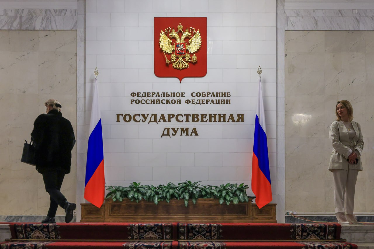 Россиянам хотят разрешить проверять супруга на судимости и долги Депутаты предложили создать систему «Брак без сюрпризов» и добавить её на «Госуслуги», чтобы защитить граждан от брачных аферистов. В Госдуме напомнили, что в 2024 году произошло десять тысяч подобных случаев мошенничества. : globallookpress/Shatokhina Natalia Подписаться Буст
